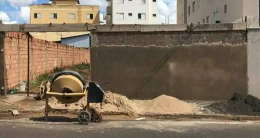 Terreno à venda na Avenida Olívia de Freitas Guimarães, 61, Presidente Roosevelt, Uberlândia