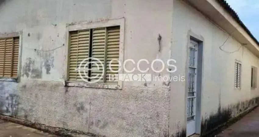 Casa à venda, 3 quartos, 1 vaga, santa mônica - uberlândia/mg