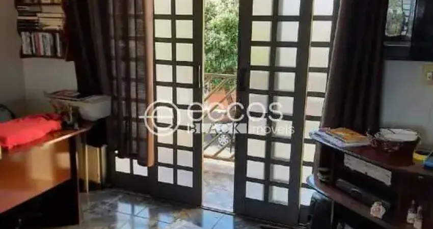 Casa à venda, 5 quartos, 1 suíte, 4 vagas, custódio pereira - uberlândia/mg