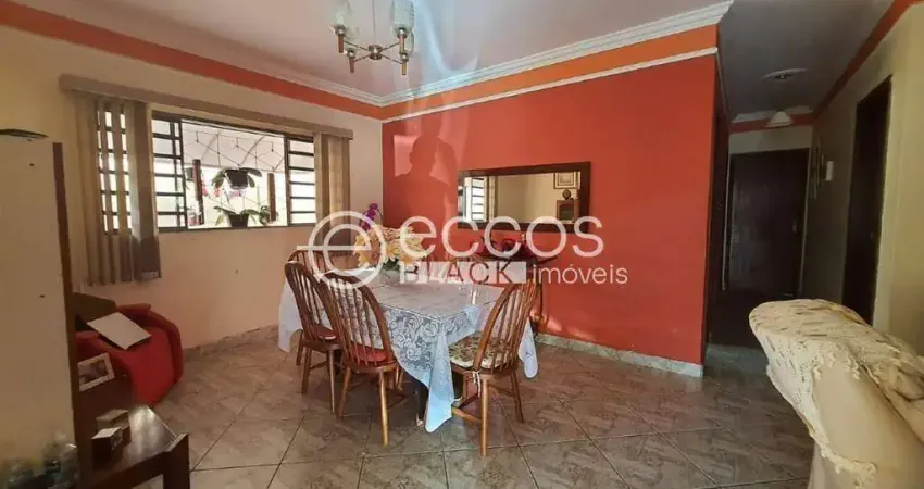 Casa à venda, 3 quartos, 1 suíte, 2 vagas, carajás - uberlândia/mg