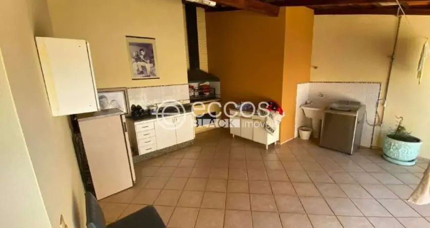 Apartamento à venda, 3 quartos, 1 suíte, 3 vagas, Santa Mônica - Uberlândia/MG