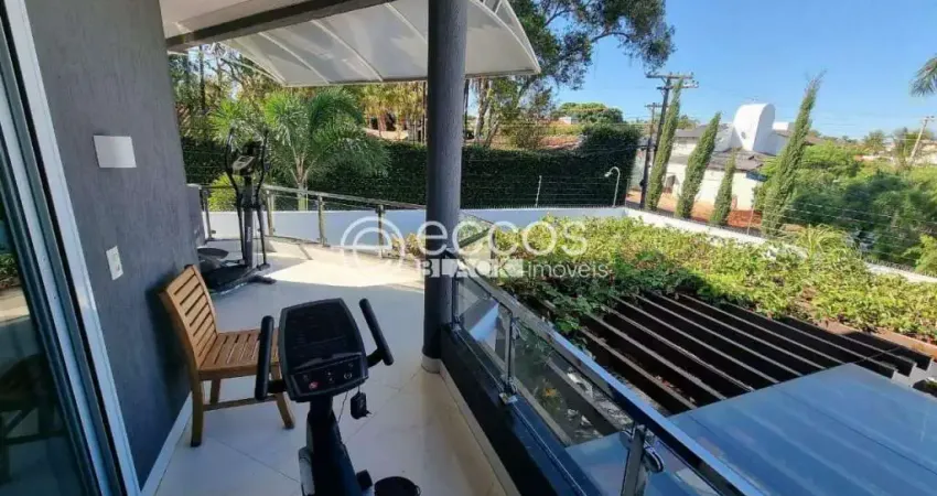 Casa à venda, 4 quartos, 4 suítes, 3 vagas, Morada da Colina - Uberlândia/MG