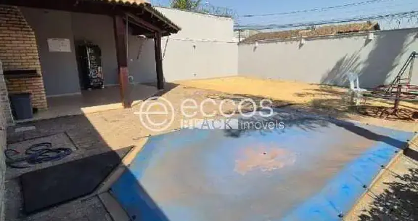 Casa em condomínio à venda, 3 quartos, 1 suíte, 2 vagas, alto umuarama - uberlândia/mg