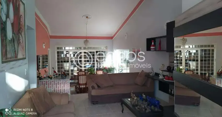 Casa à venda, 3 quartos, 1 suíte, 5 vagas, jardim colina - uberlândia/mg