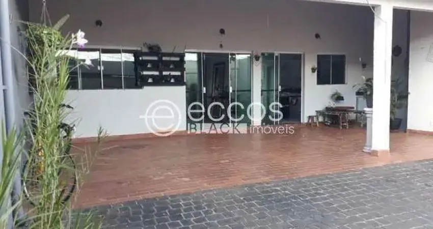 Casa à venda, 3 quartos, 1 suíte, 3 vagas, cidade jardim - uberlândia/mg