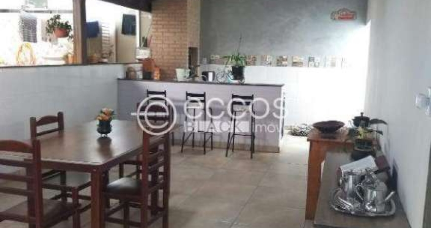 Casa à venda, 3 quartos, 1 suíte, 3 vagas, Pampulha - Uberlândia/MG