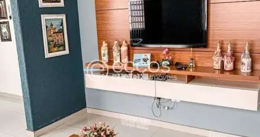 Casa à venda, 3 quartos, 1 suíte, 2 vagas, granada - uberlândia/mg