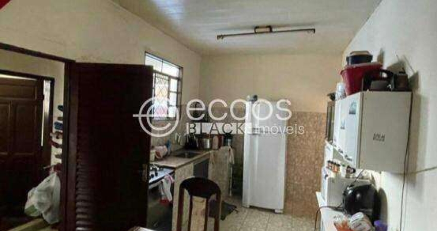 Casa à venda, 4 quartos, 2 vagas, CENTRO - ARAGUARI/MG