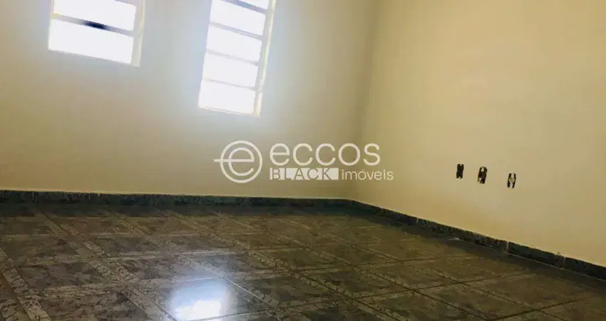 Casa à venda, 3 quartos, 1 suíte, 3 vagas, Patrimônio - Uberlândia/MG