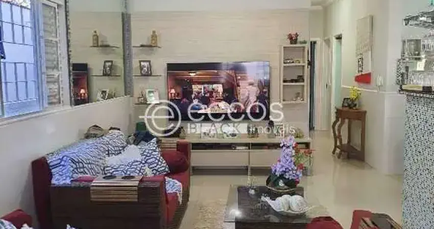 Casa à venda, 4 quartos, 2 suítes, 3 vagas, alto umuarama - uberlândia/mg