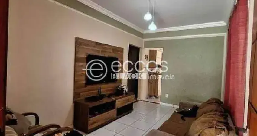Casa à venda, 3 quartos, 1 suíte, 2 vagas, laranjeiras - uberlândia/mg