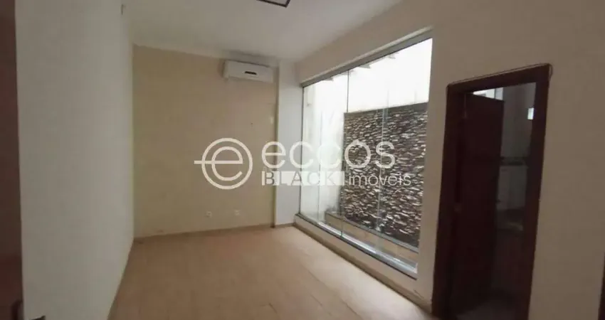 Sala comercial à venda na Avenida Tiradentes, 323, Centro, Araguari