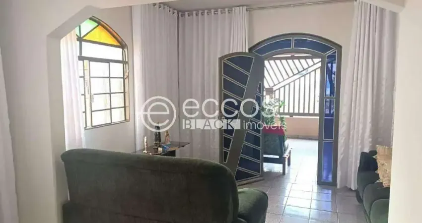 Casa à venda, 3 quartos, 1 suíte, 3 vagas, custódio pereira - uberlândia/mg