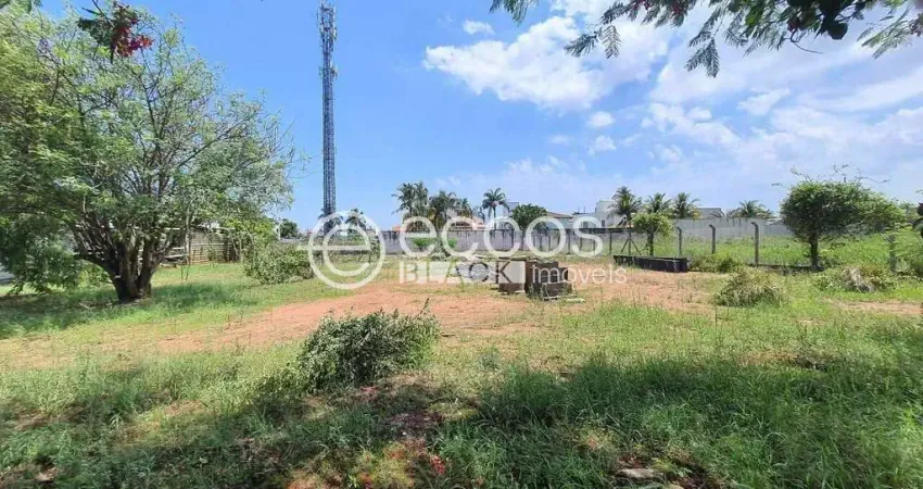 Terreno à venda na Rua Odilon Guarato, 396, Jardim Karaíba, Uberlândia