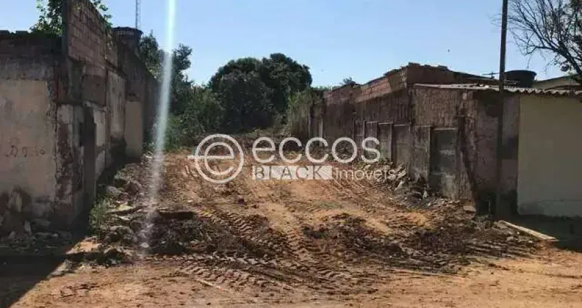 Terreno à venda na Rua Álvares de Azevedo, 405, Lagoinha, Uberlândia
