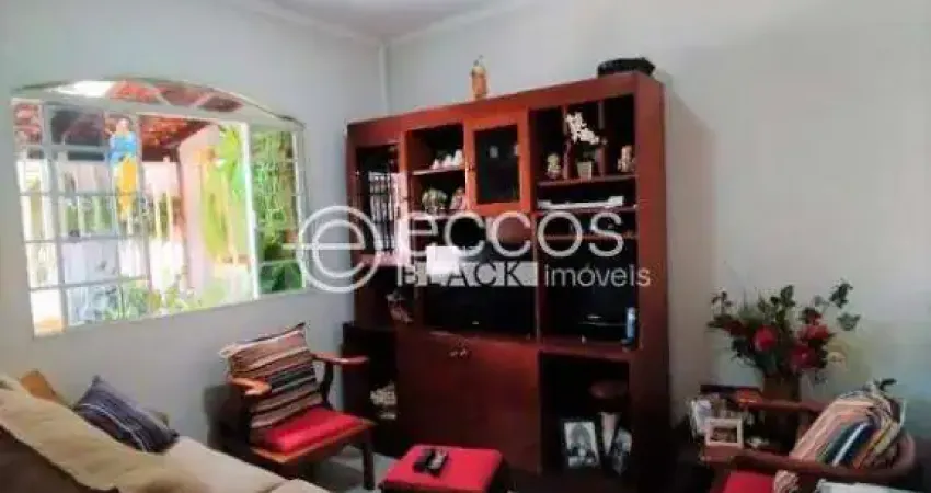 Casa à venda, 3 quartos, 1 suíte, 3 vagas, Santa Rosa - Uberlândia/MG