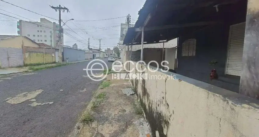 Terreno à venda na Rua Pedro Crosara Cherulli, 485, Cazeca, Uberlândia