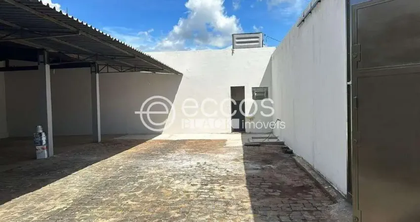 Barracão / Galpão / Depósito para alugar na Rua Wenceslau Braz, 795, Centro, Araguari