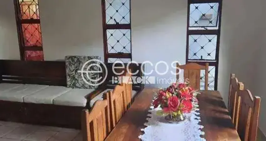 Casa à venda, 3 quartos, 1 suíte, 2 vagas, pacaembu - uberlândia/mg