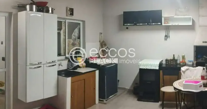 Casa à venda, 2 quartos, 2 suítes, 2 vagas, novo mundo - uberlândia/mg