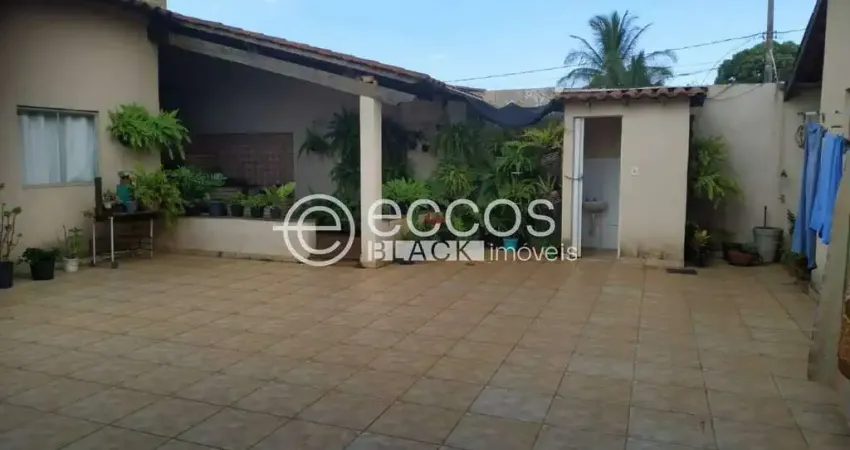 Casa à venda, 3 quartos, 1 suíte, 4 vagas, são jorge - uberlândia/mg