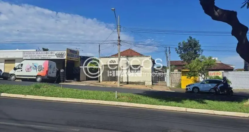 Casa com 3 quartos à venda na Avenida Raulino Cotta Pacheco, 1497, Martins, Uberlândia