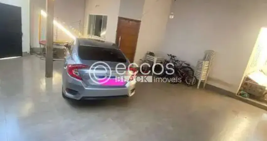 Casa à venda, 3 quartos, 1 suíte, 5 vagas, Planalto - Uberlândia/MG