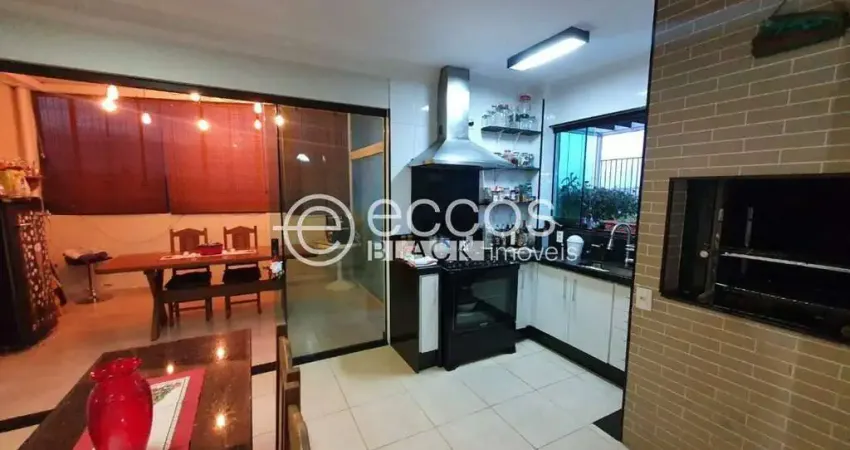 Cobertura à venda, 4 quartos, 1 suíte, 2 vagas, santa mônica - uberlândia/mg