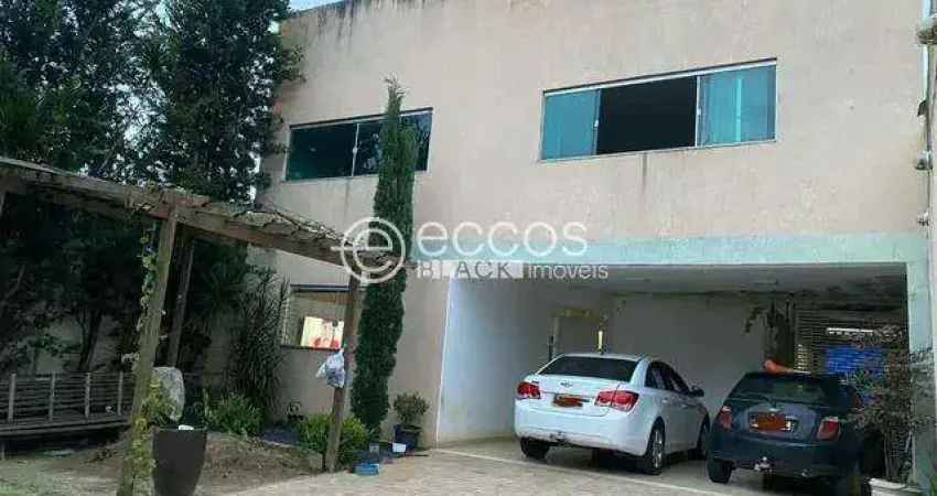 Casa para aluguel, 3 quartos, 1 suíte, 5 vagas, Pampulha - Uberlândia/MG
