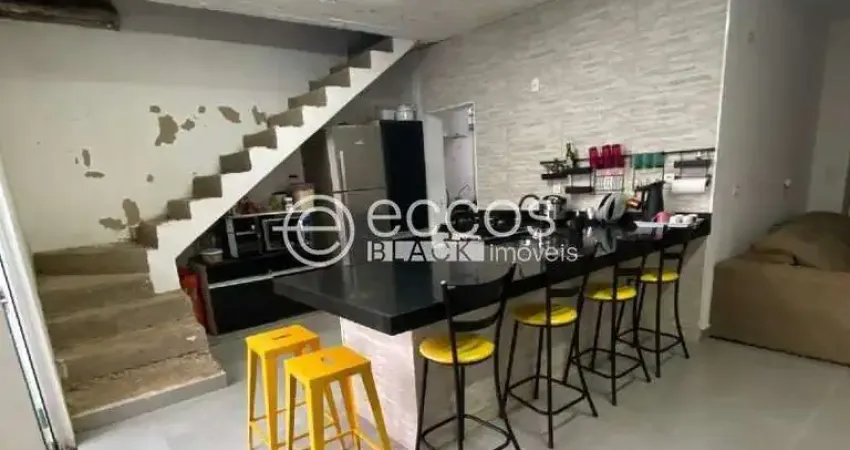 Casa em condomínio à venda, 3 quartos, 1 suíte, 3 vagas, aclimação - uberlândia/mg