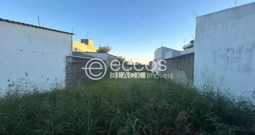 Terreno à venda na Rua Bahia, 975, Brasil, Uberlândia