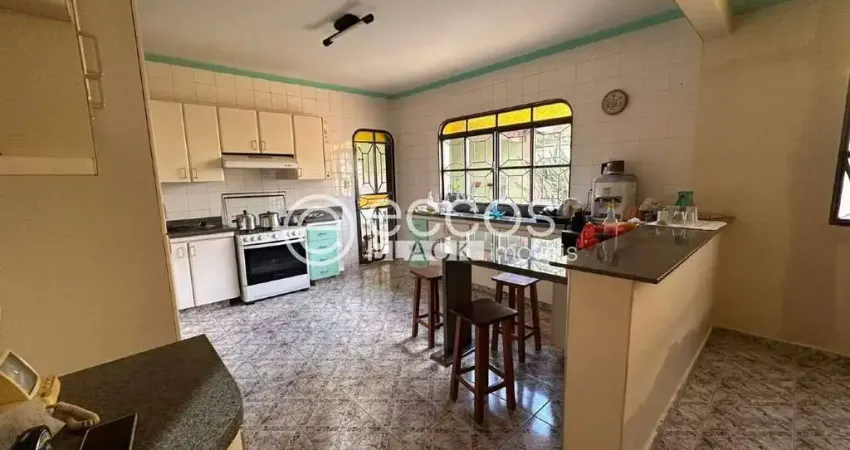 Casa para aluguel, 4 quartos, 2 suítes, 4 vagas, santa mônica - uberlândia/mg