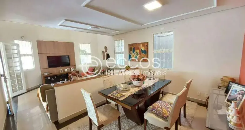 Casa à venda, 5 quartos, 2 suítes, 4 vagas, carajás - uberlândia/mg