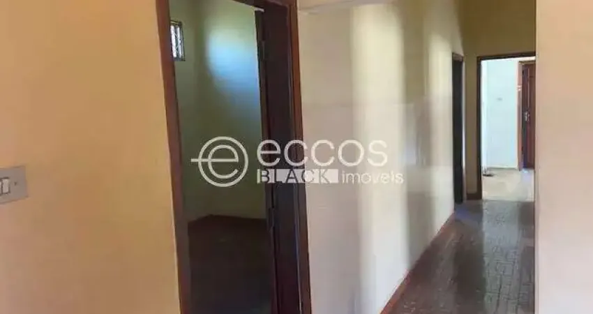 Casa com 3 quartos à venda na Rua Felisberto Carrijo, 853, Centro, Uberlândia