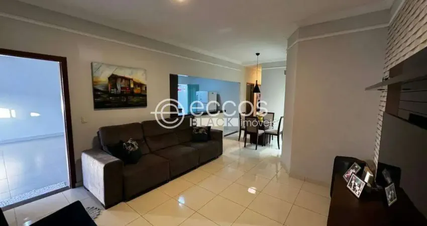 Casa à venda, 3 quartos, 1 suíte, 4 vagas, Jardim Europa - Uberlândia/MG