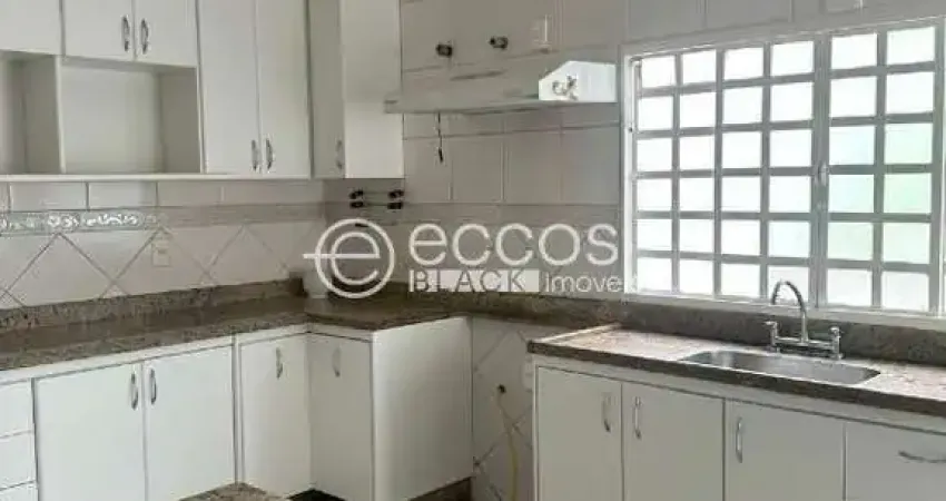 Casa à venda, 3 quartos, 1 suíte, 2 vagas, planalto - uberlândia/mg