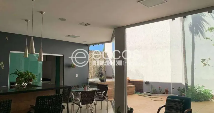 Casa à venda, 5 quartos, 4 suítes, 3 vagas, alto umuarama - uberlândia/mg
