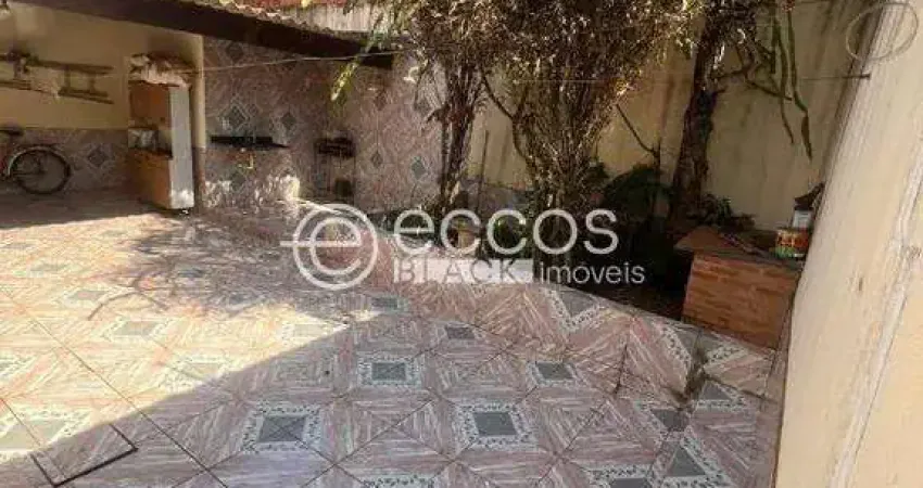 Casa à venda, 3 quartos, 1 suíte, 2 vagas, São Jorge - Uberlândia/MG