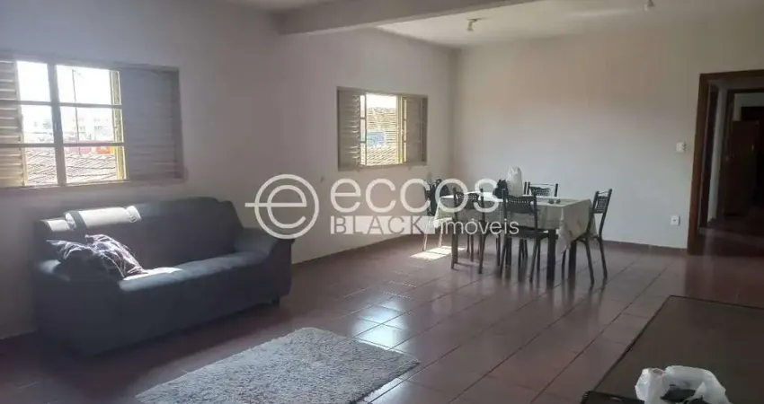 Apartamento à venda, 3 quartos, 1 suíte, 2 vagas, nossa senhora aparecida - uberlândia/mg