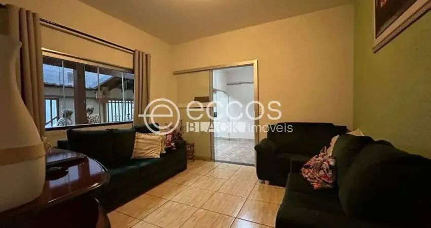 Casa à venda, 3 quartos, 1 suíte, 2 vagas, planalto - uberlândia/mg