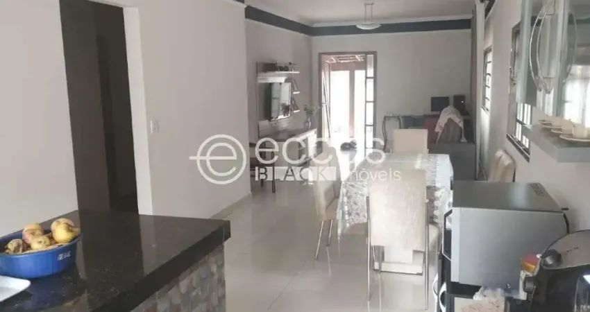 Casa à venda, 3 quartos, 1 suíte, 4 vagas, maravilha - uberlândia/mg