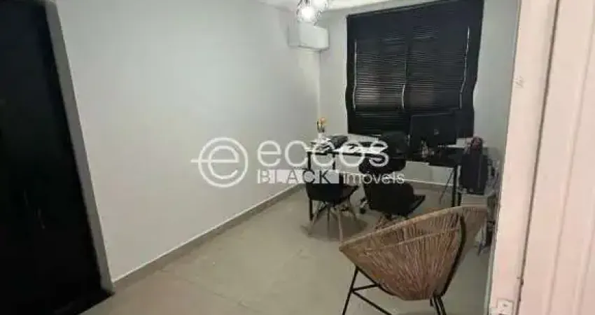 Casa à venda, 3 quartos, 1 suíte, 2 vagas, marta helena - uberlândia/mg