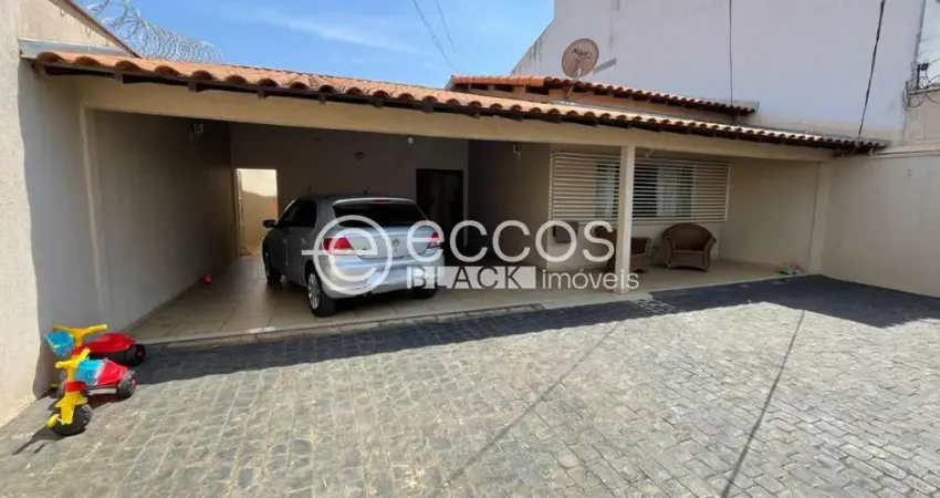Casa à venda, 3 quartos, 2 suítes, 2 vagas, umuarama - uberlândia/mg