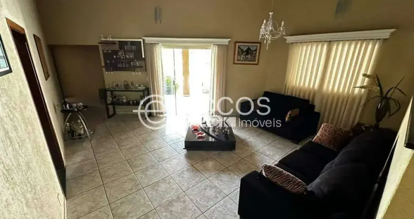 Casa à venda, 3 quartos, 3 suítes, 2 vagas, tubalina - uberlândia/mg