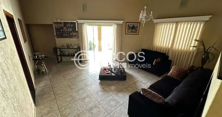 Casa à venda, 3 quartos, 3 suítes, 2 vagas, tubalina - uberlândia/mg