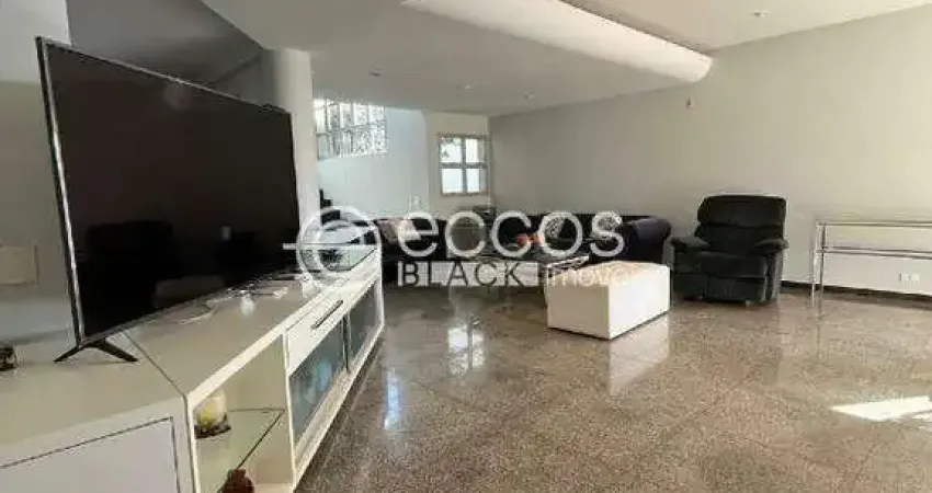 Casa à venda, 5 quartos, 4 suítes, 4 vagas, Morada da Colina - Uberlândia/MG