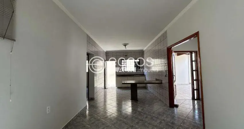 Casa à venda, 3 quartos, 1 suíte, 5 vagas, Cidade Jardim - Uberlândia/MG