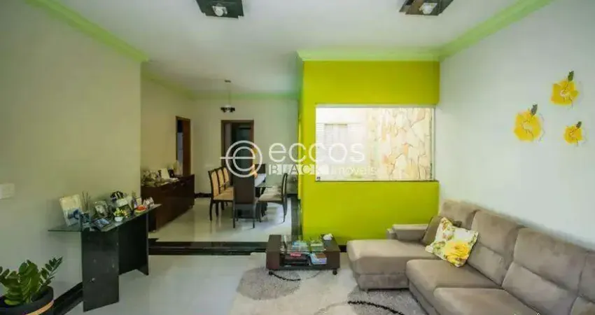 Casa à venda, 3 quartos, 1 suíte, 3 vagas, Residencial Gramado - Uberlândia/MG