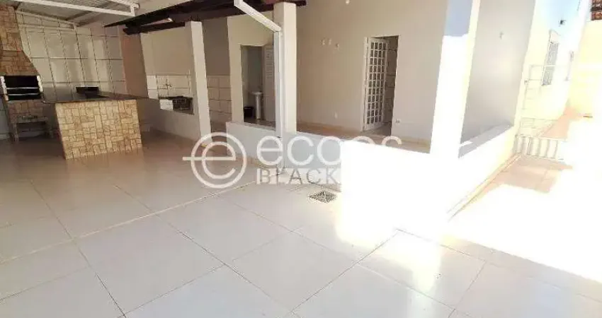 Casa para aluguel, 3 quartos, 1 suíte, 2 vagas, MILENIUM - ARAGUARI/MG
