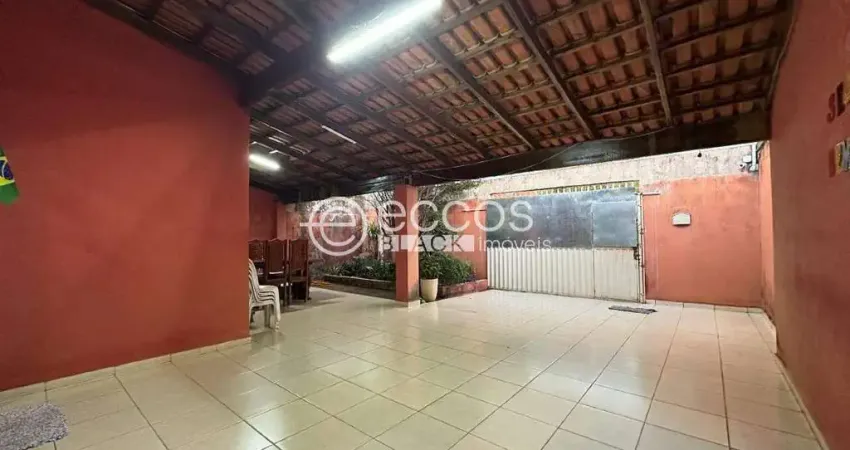 Casa à venda, 3 quartos, 1 suíte, 2 vagas, Planalto - Uberlândia/MG